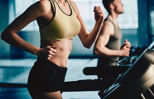 Faire de l'exercice pour réduire les effets négatifs de l'arrêt du tabac