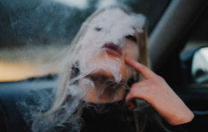 Fille qui fume